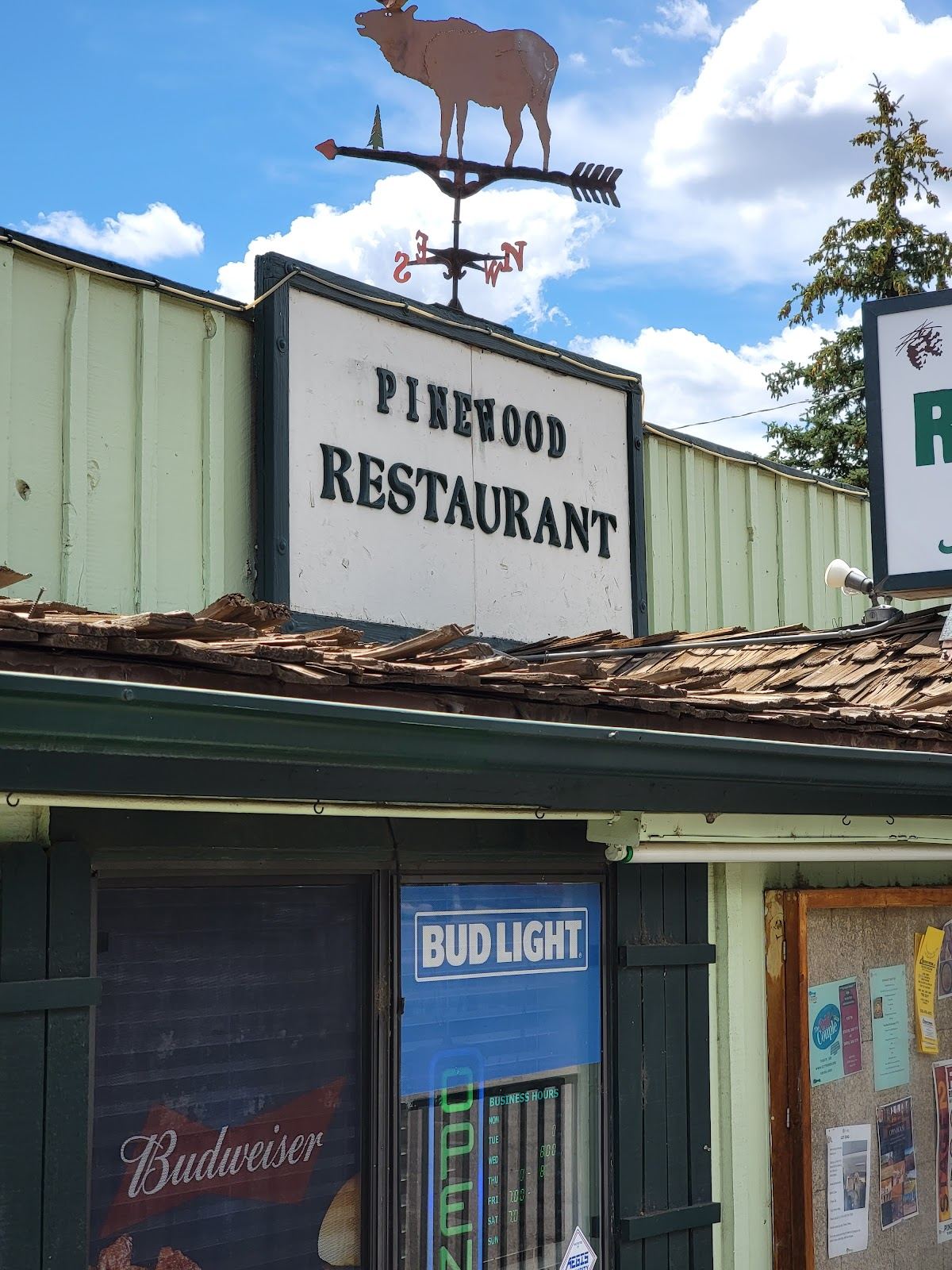 Pinewood Bar & Grill