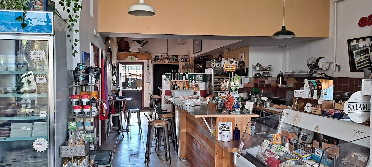 Gratta Wines Market, Winery and Lounge