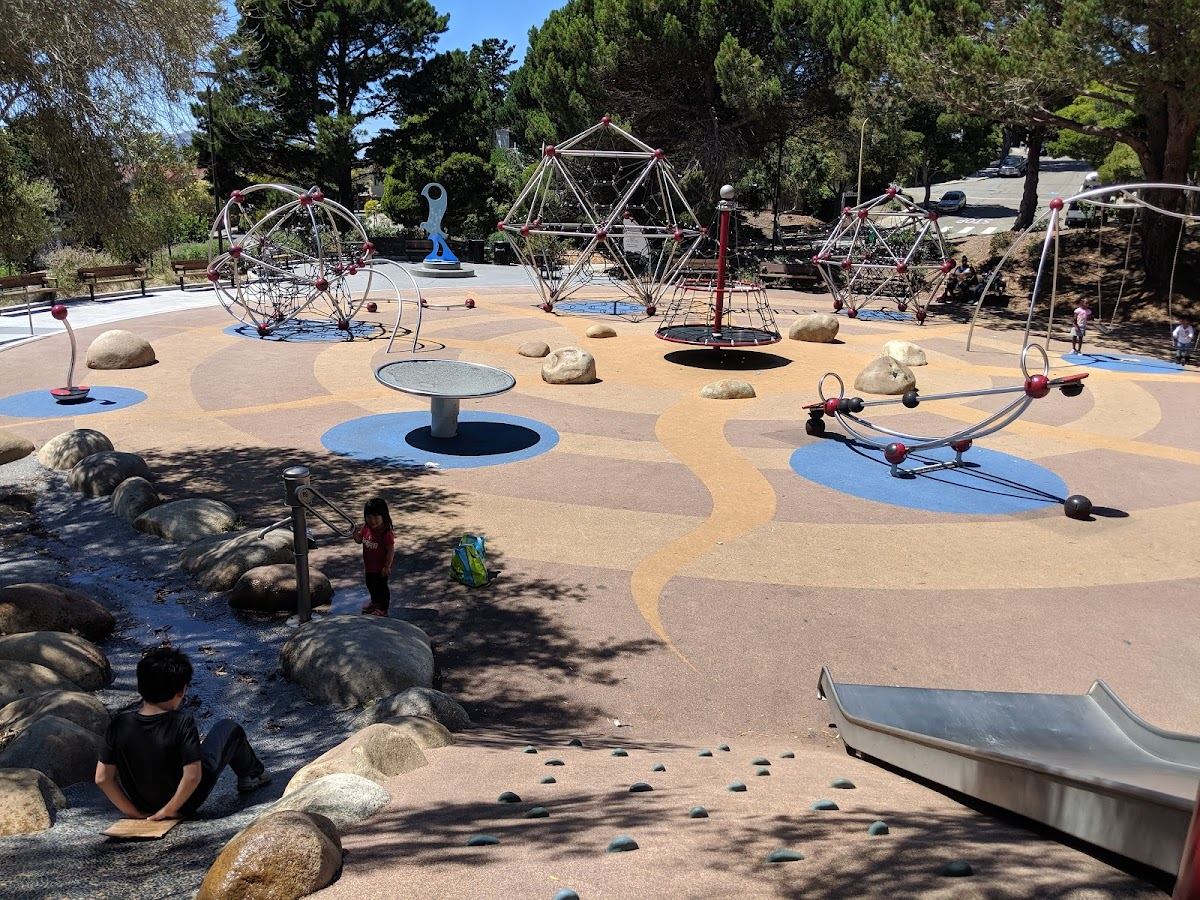 Hilltop Park (Sundial park)