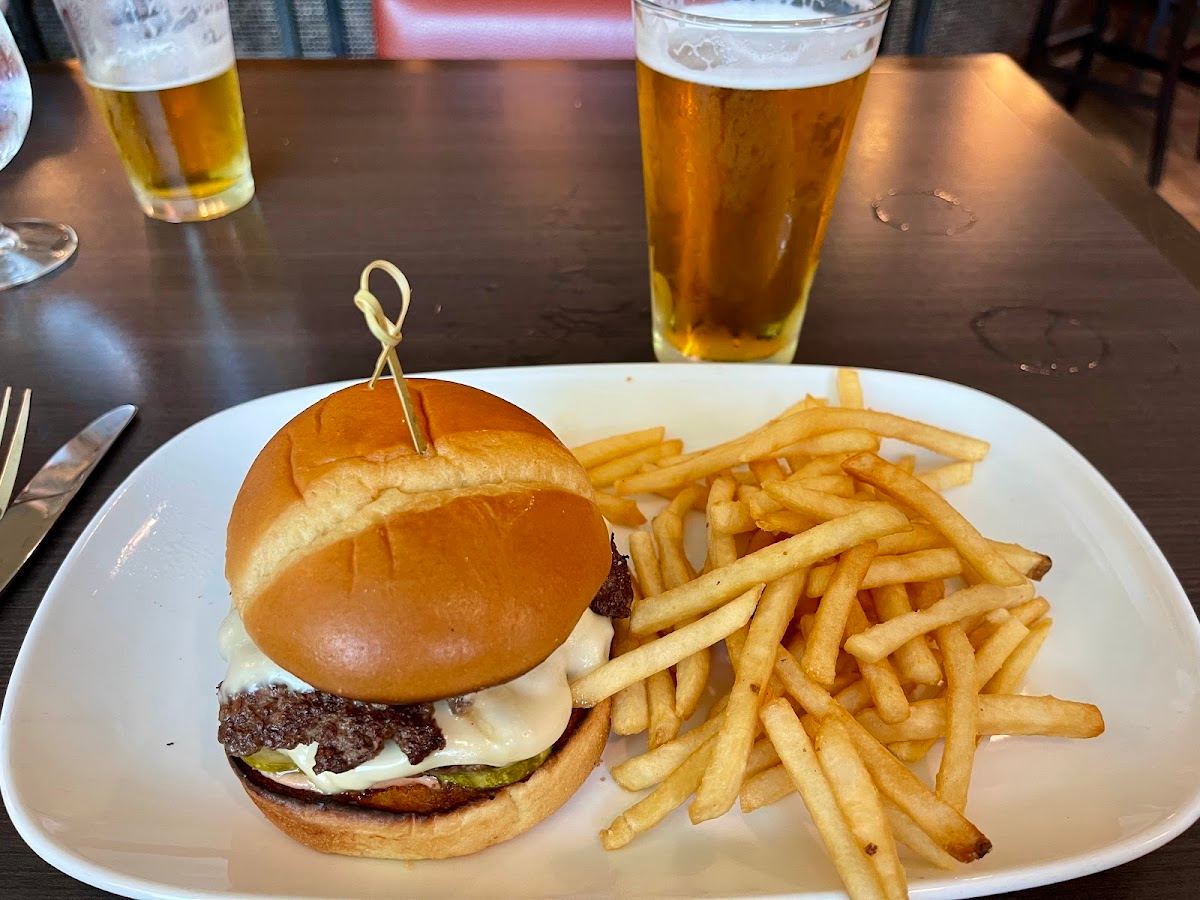 WhiteCaps Drinks + Eats