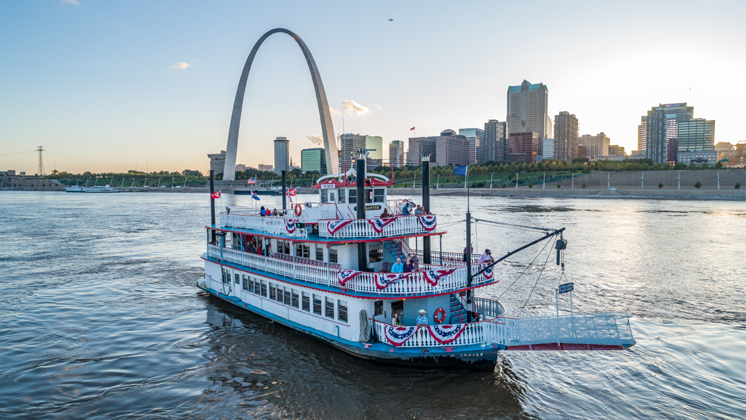 Gateway Arch Riverboats