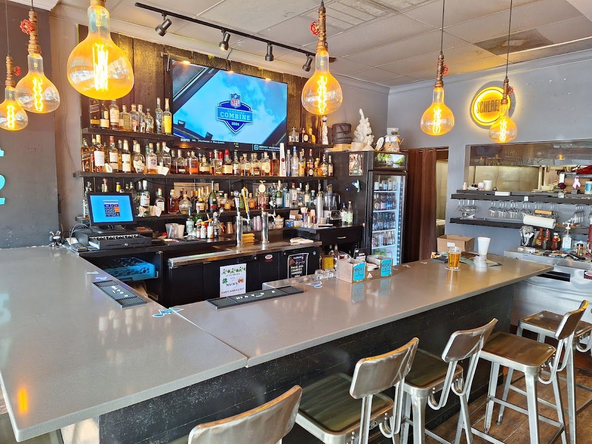 Mack's Bar and Grill