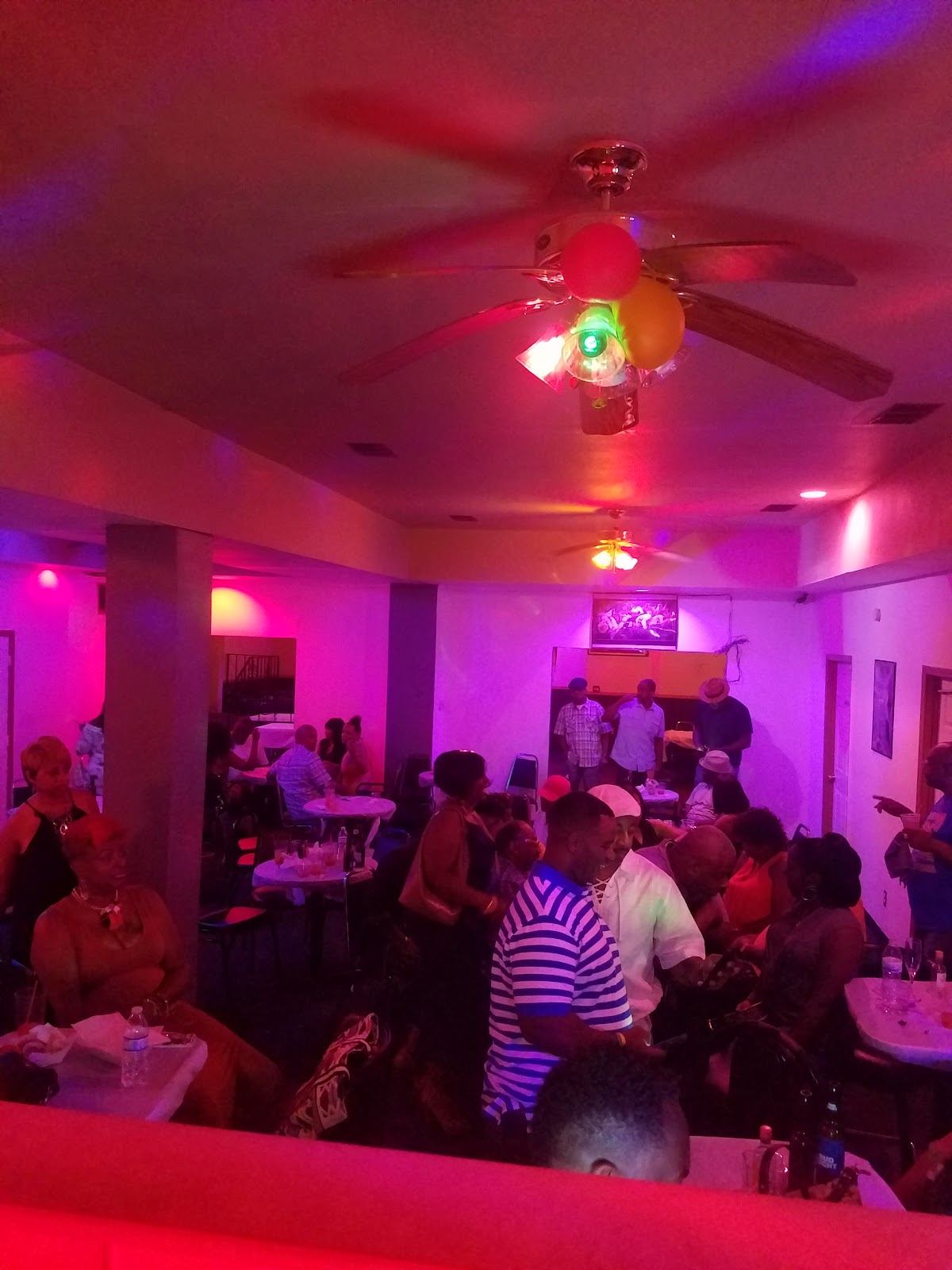 White House Bar & Grill