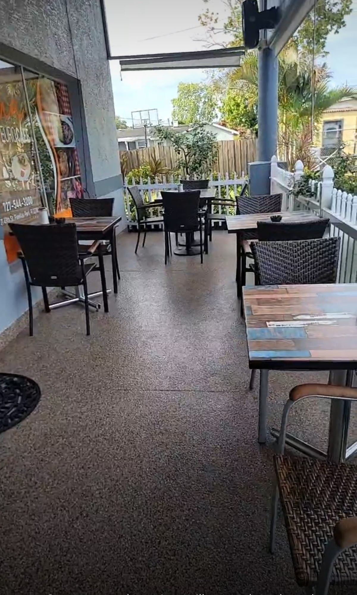 Luna Euro Cafe'& Grill-Balkan Food