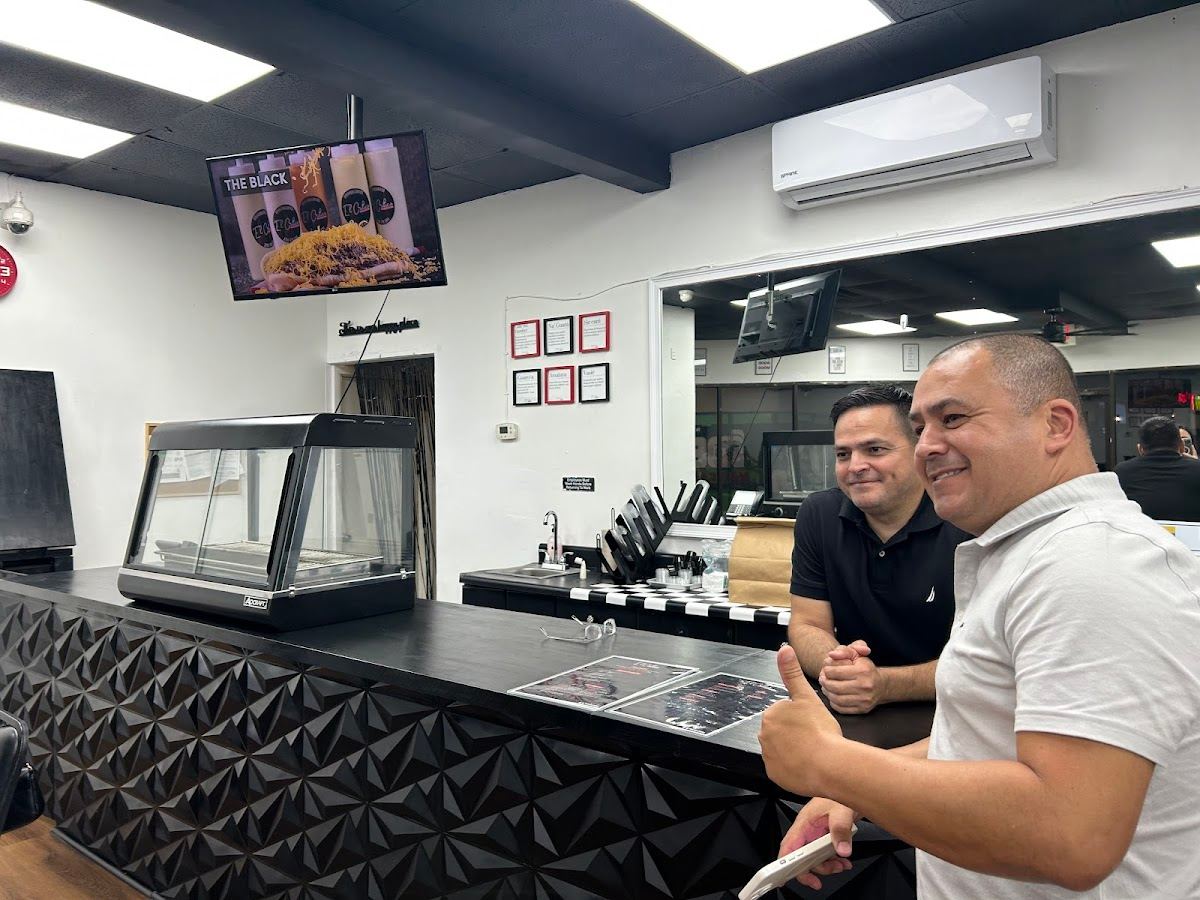 El Crítico Bakery - Comida Venezolana y Panadería