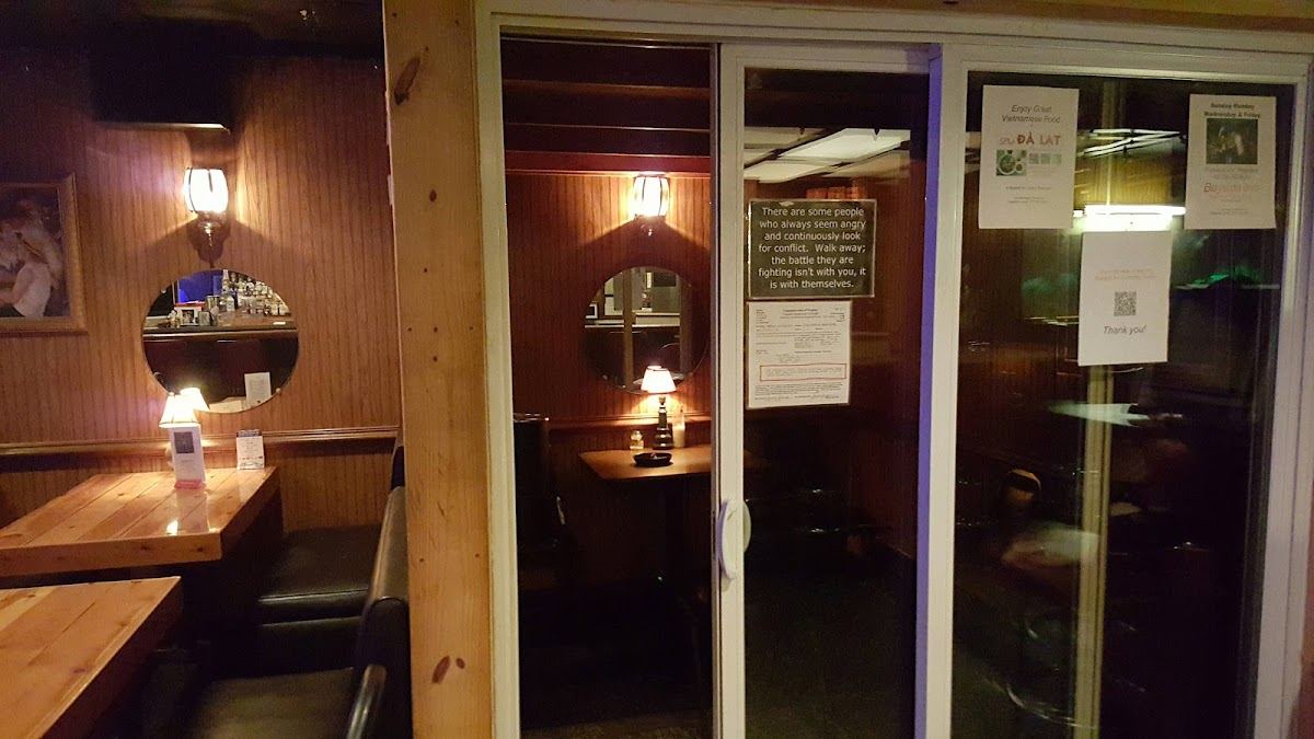 Bayside Inn Restaurant & Lounge is now GOOD MUGS Bar & Grill