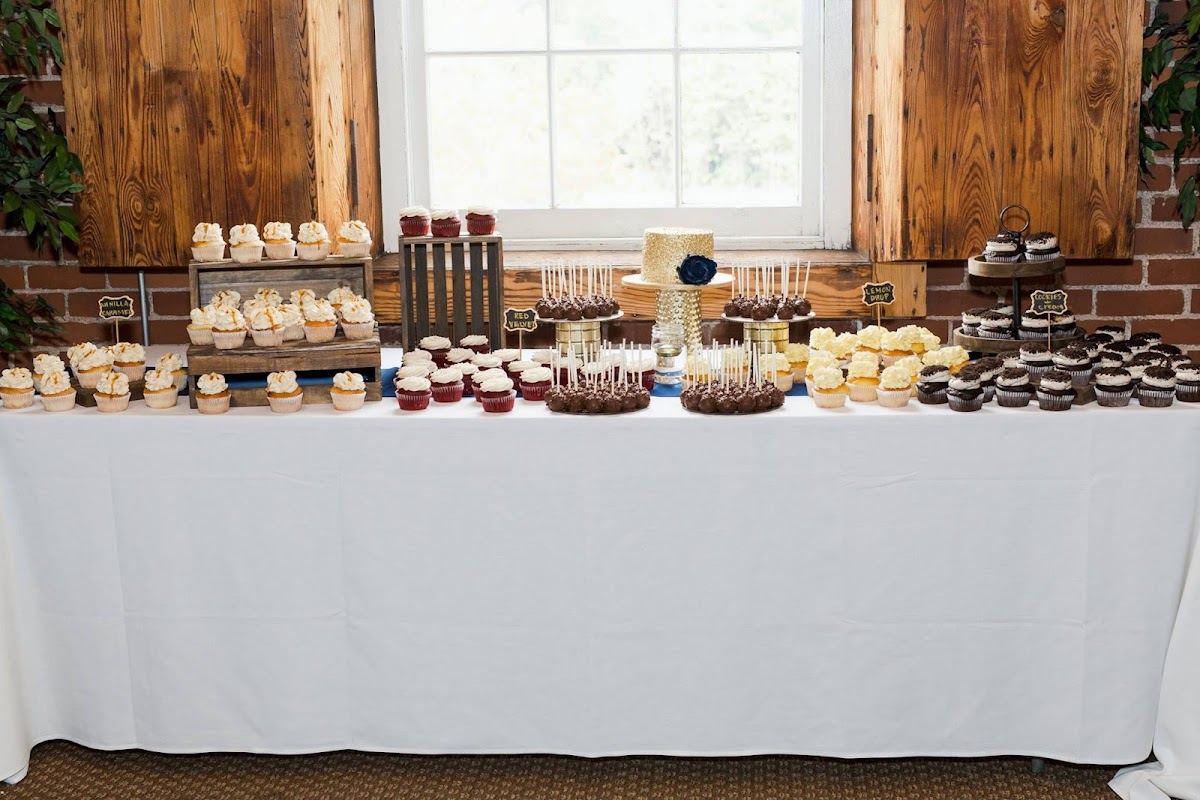 Confectioneiress Cupcakes & Sweets