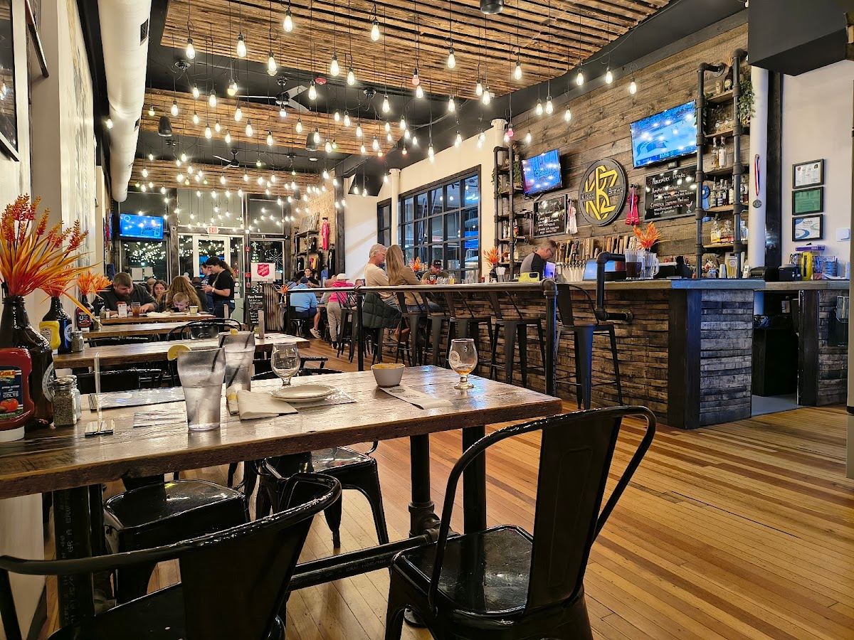 Klooz Brewz, Brewery & Public House