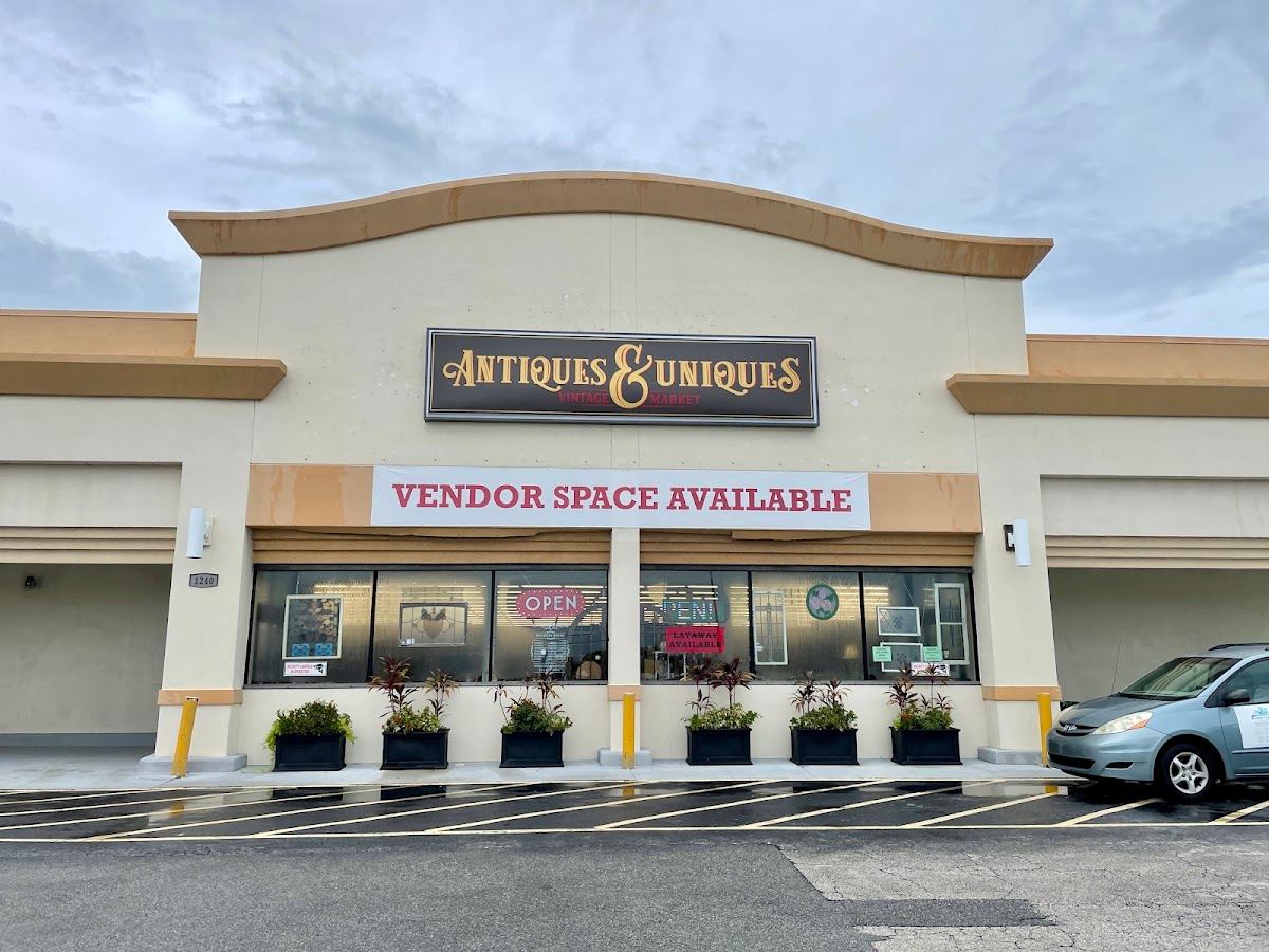 Antiques & Uniques Vintage Market