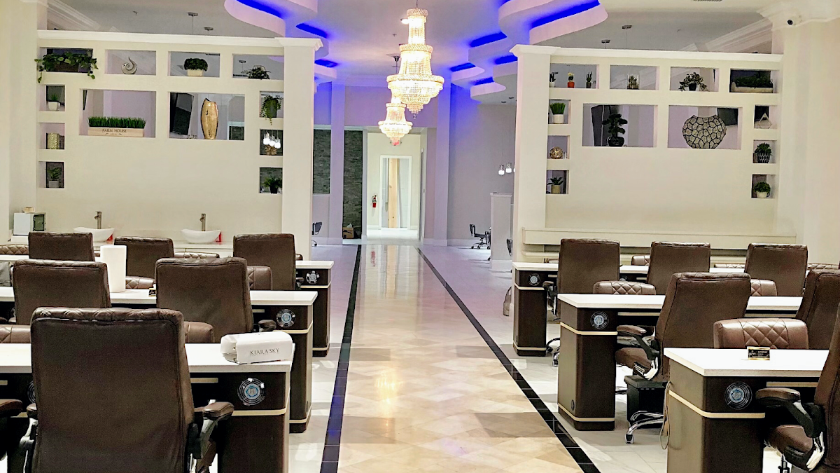Luxy Nails & Spa