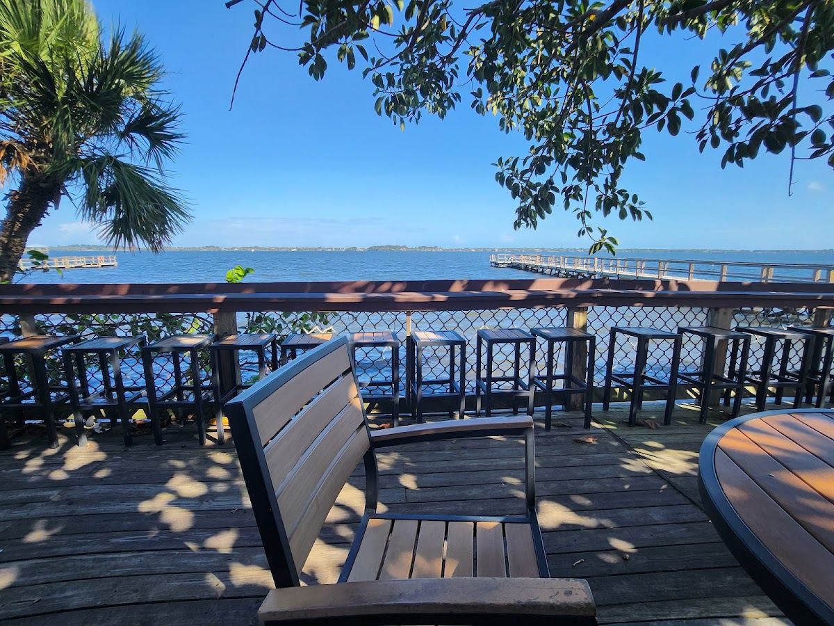 Pineda Inn Bar & Grill