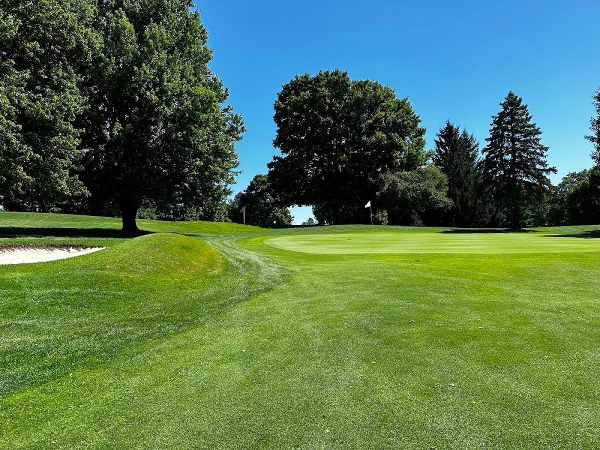 Emerald Hills Golf Course & Tavern