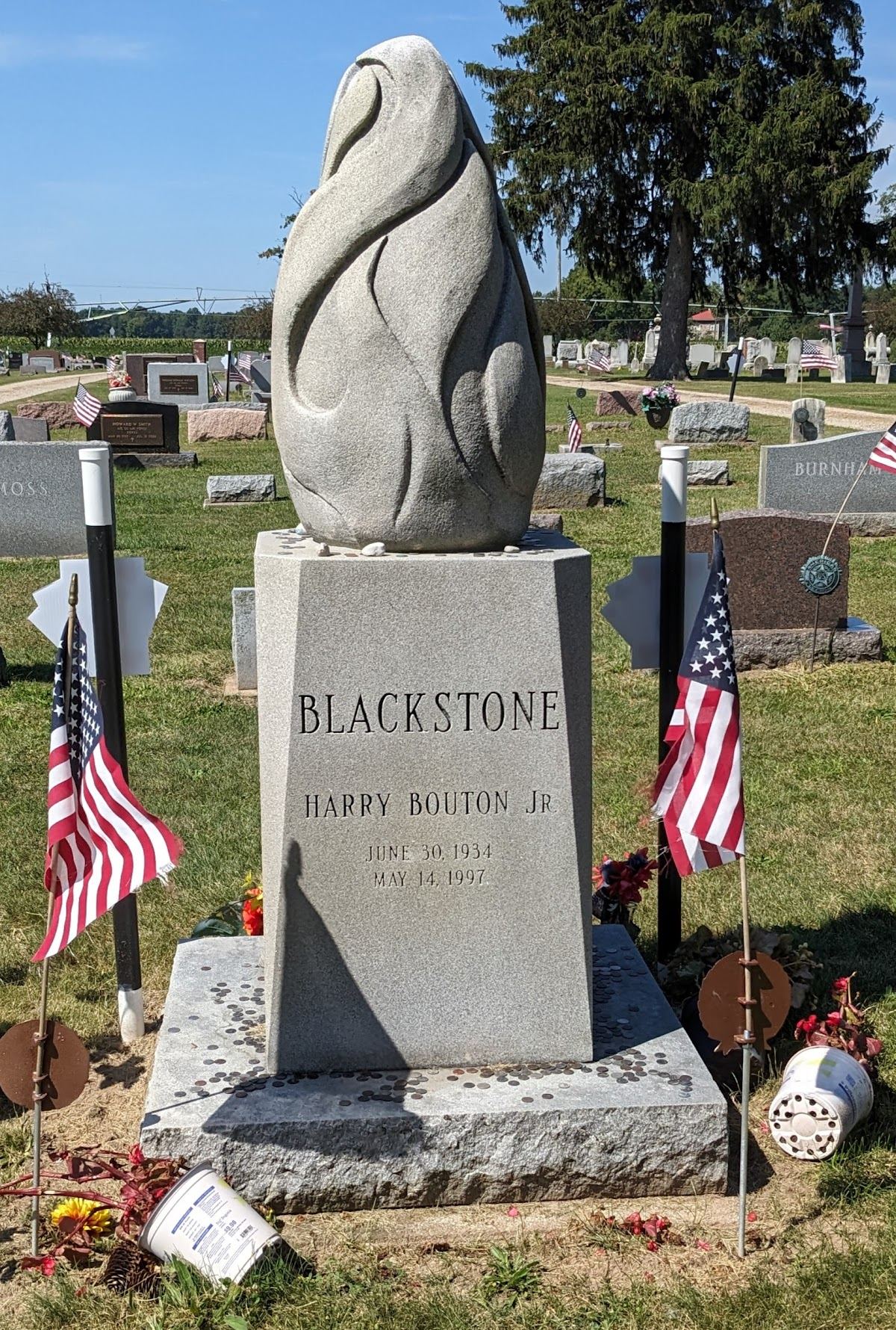 Lakeside Cemetery-28 Magicians