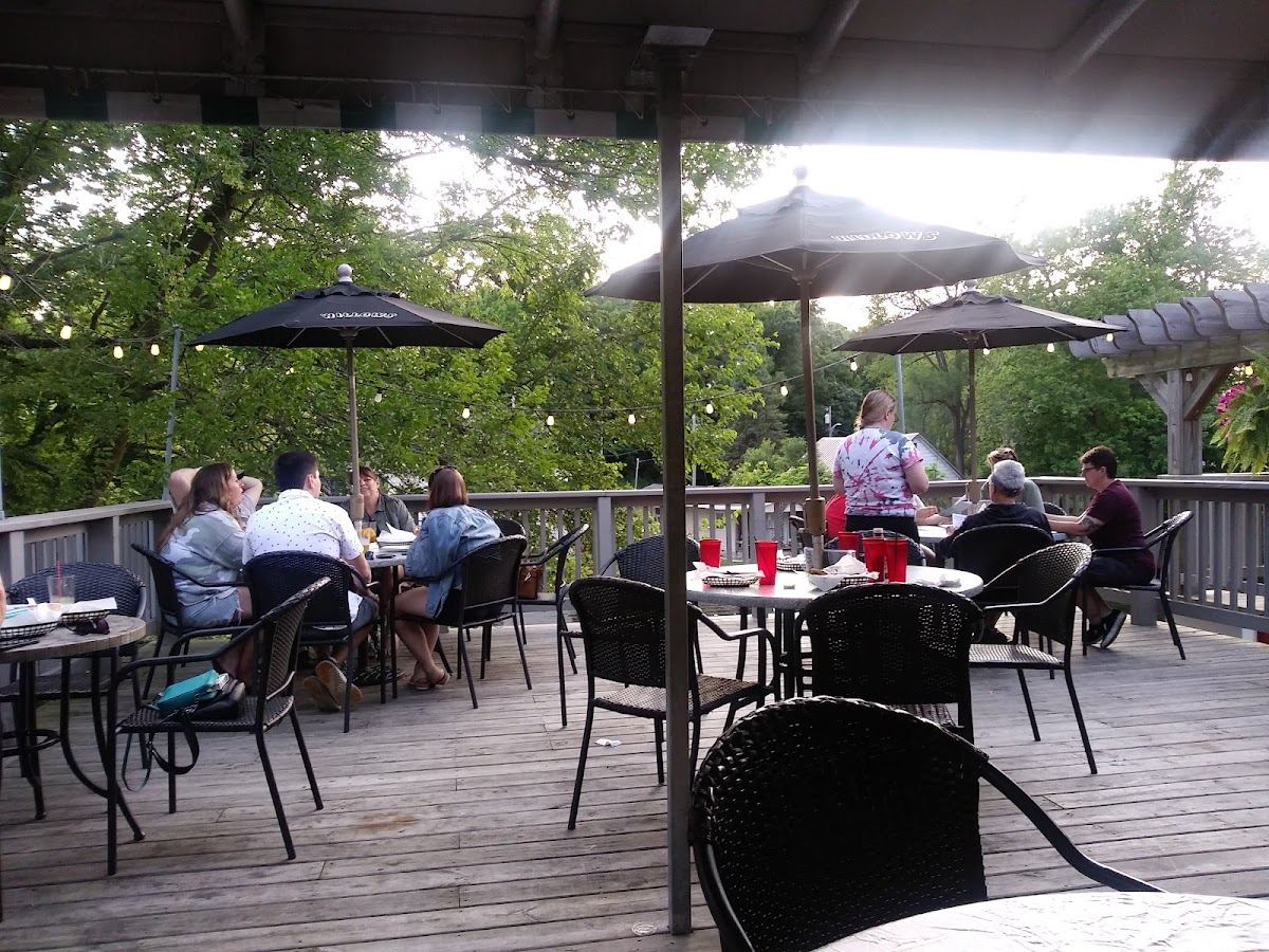 Willows Bar and Grill