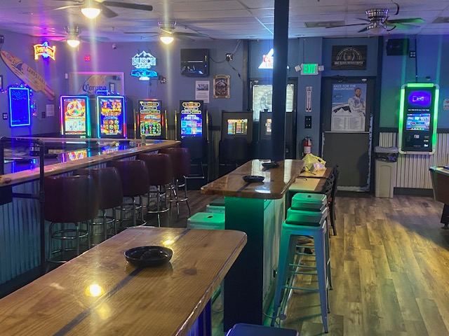 Sheas West Pub and Fun