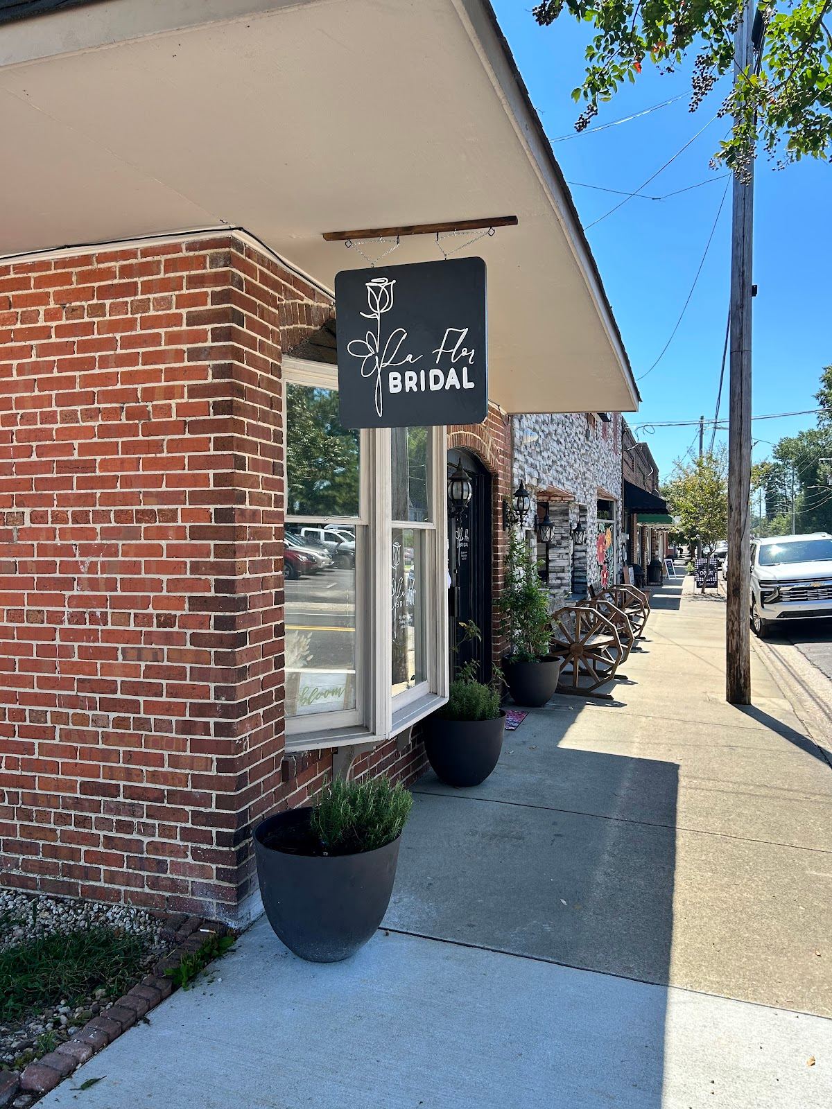La Flor Bridal