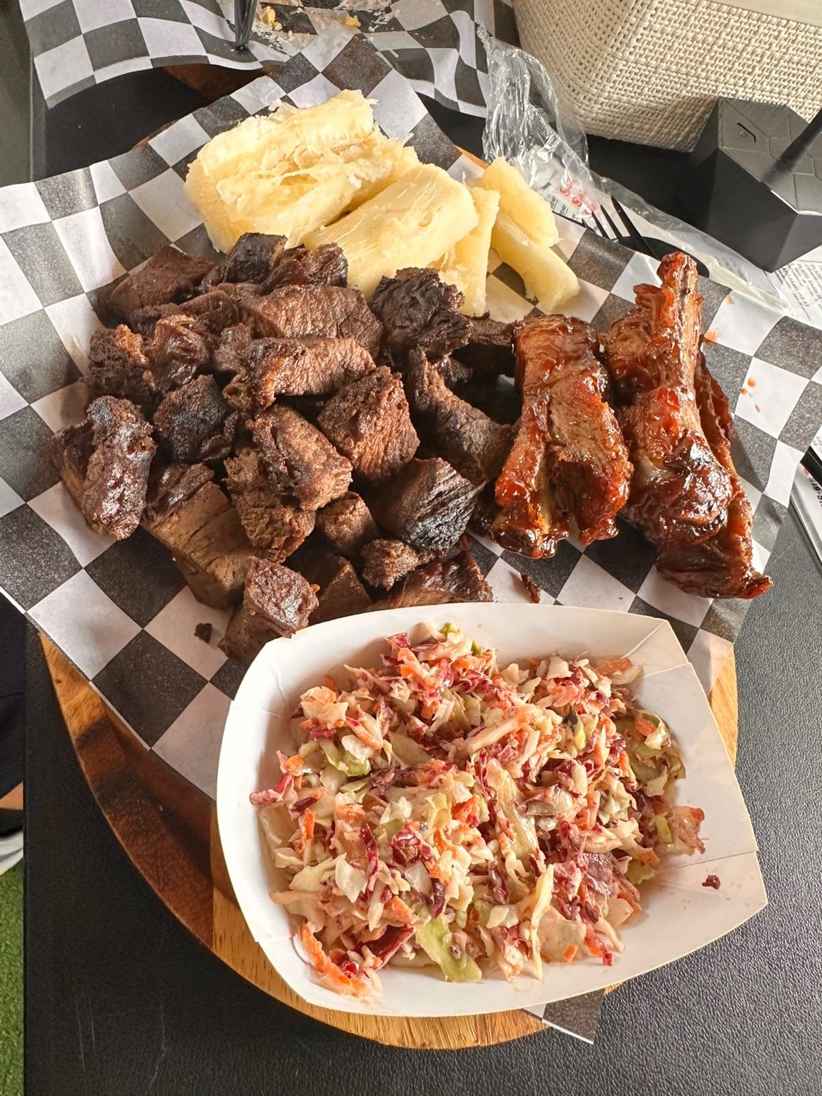 D' Lujo Grill