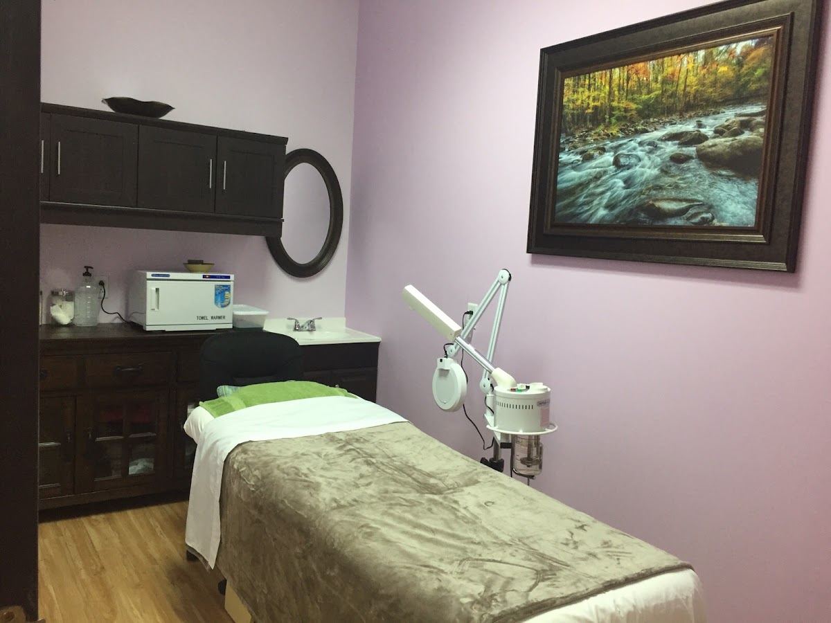 Mina's Brows & Spa