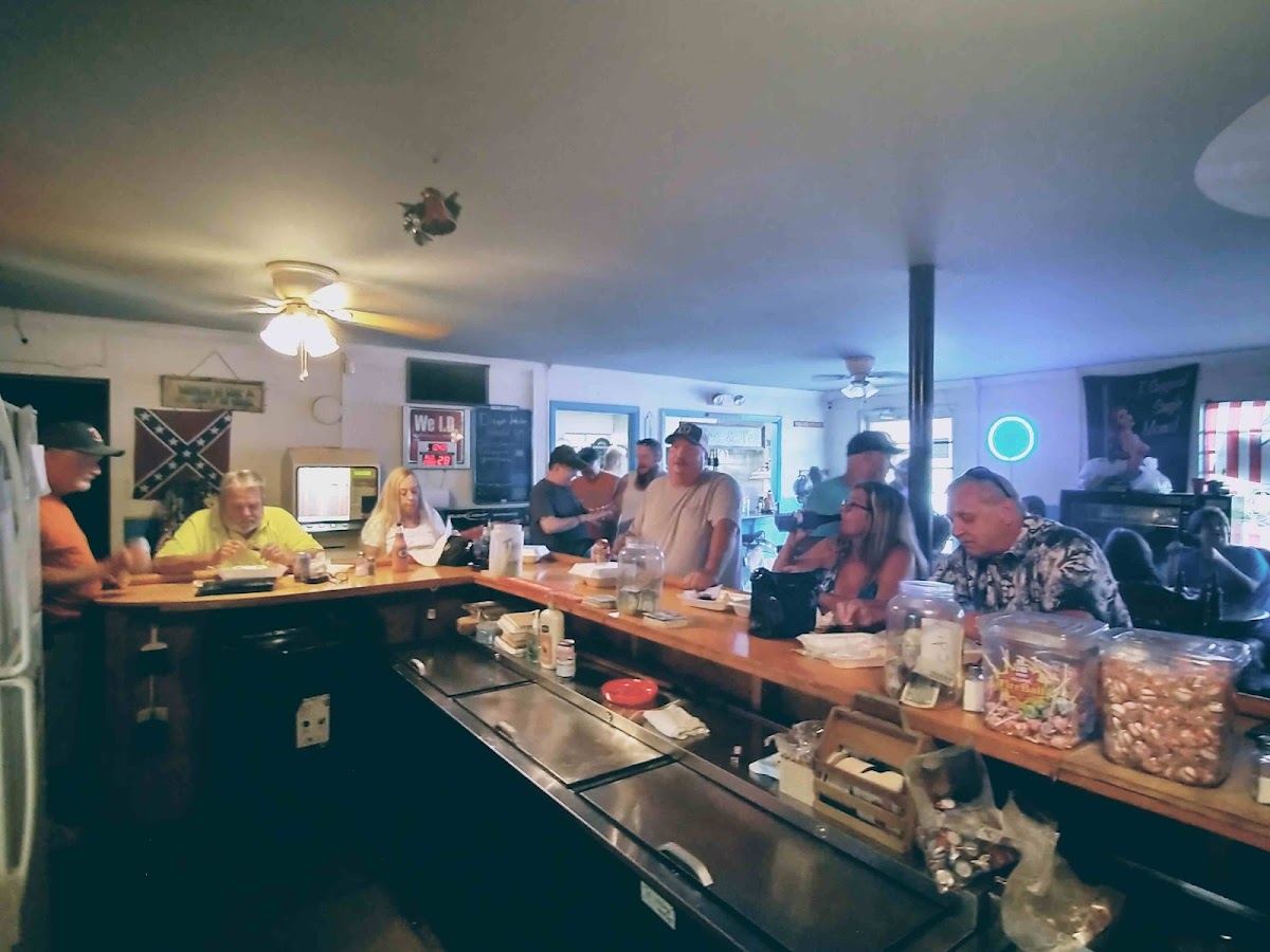 TR's Lounge & Grill