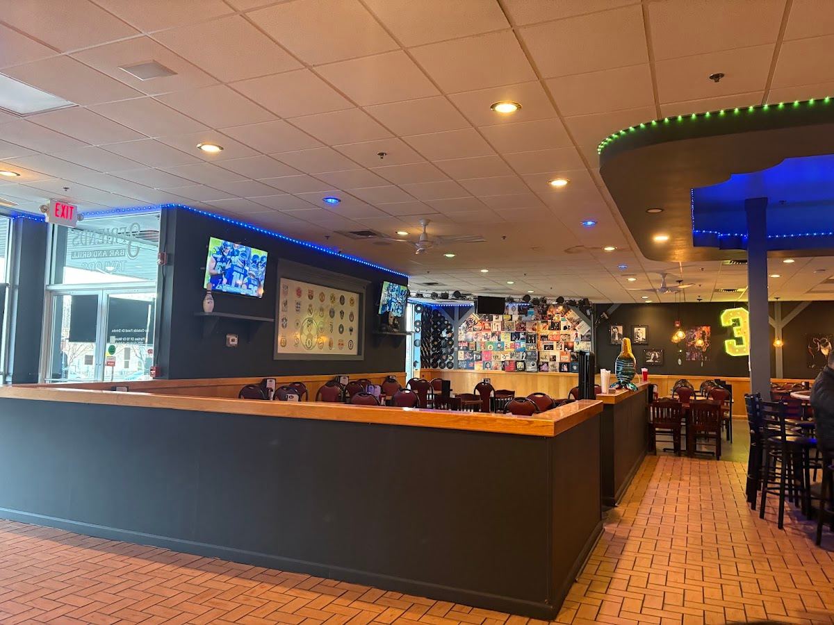 3 Friends Bar & Grill