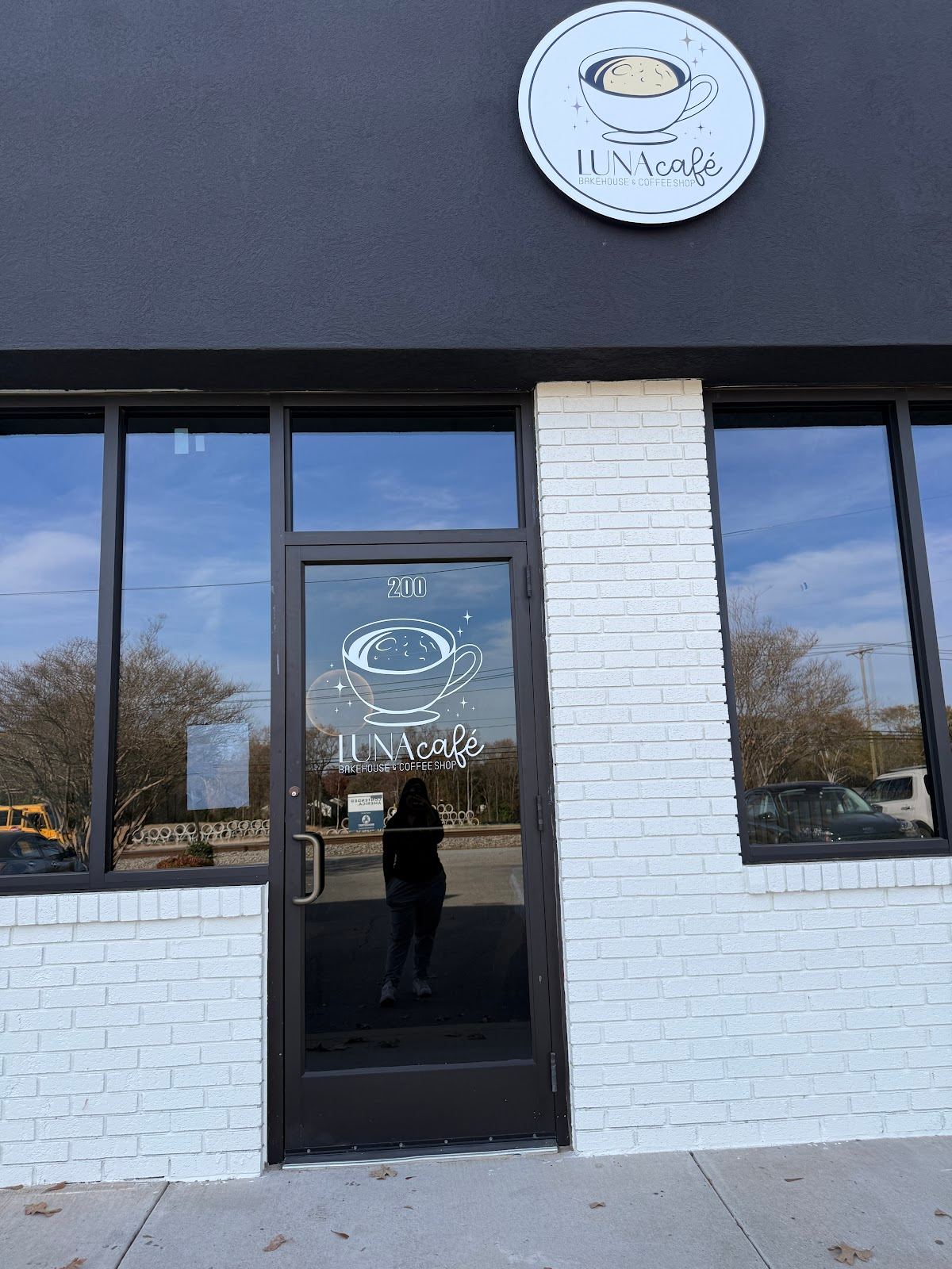 Luna Cafe Bakehouse & Coffee Shop