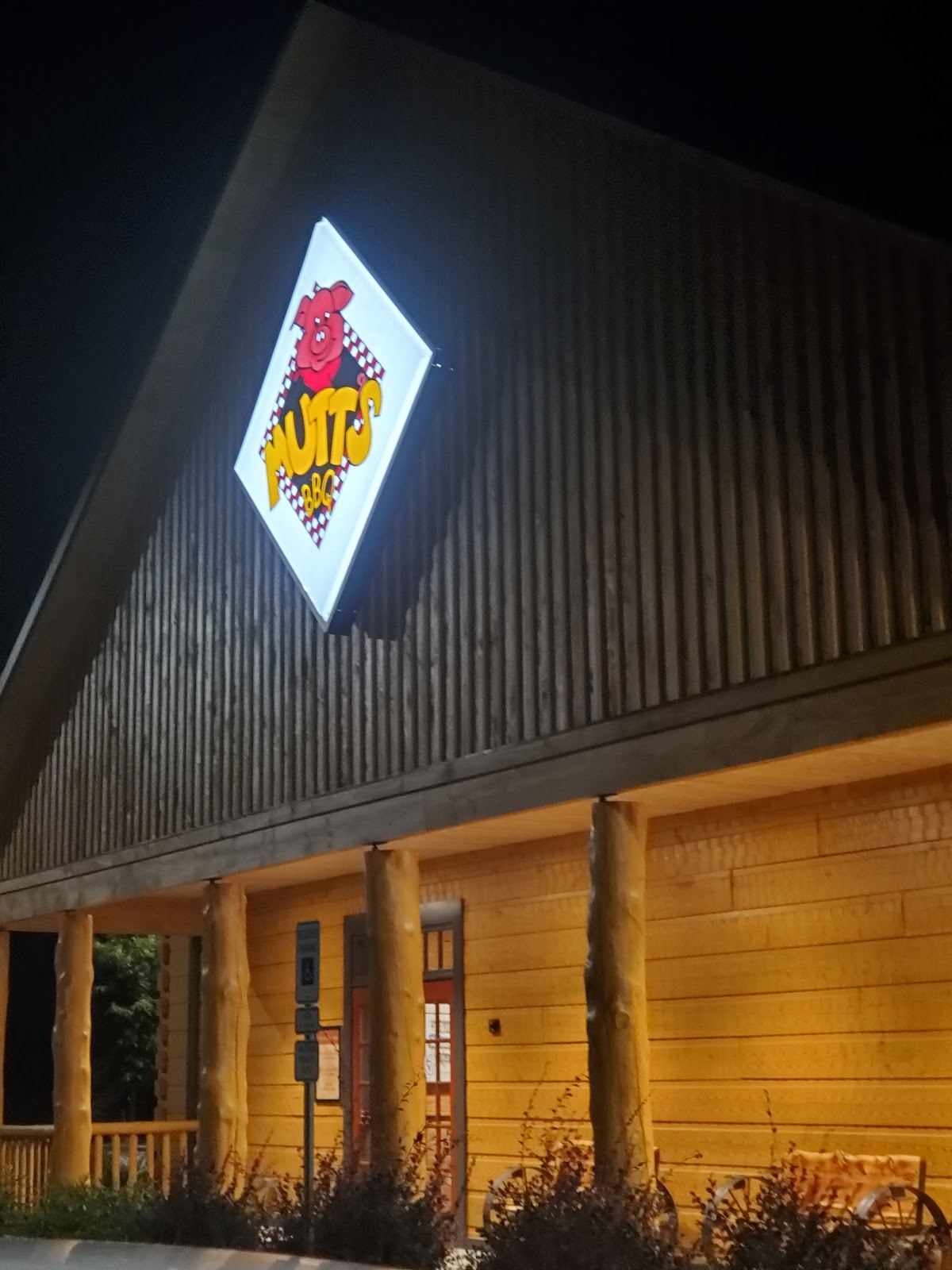 Mutt's BBQ Easley