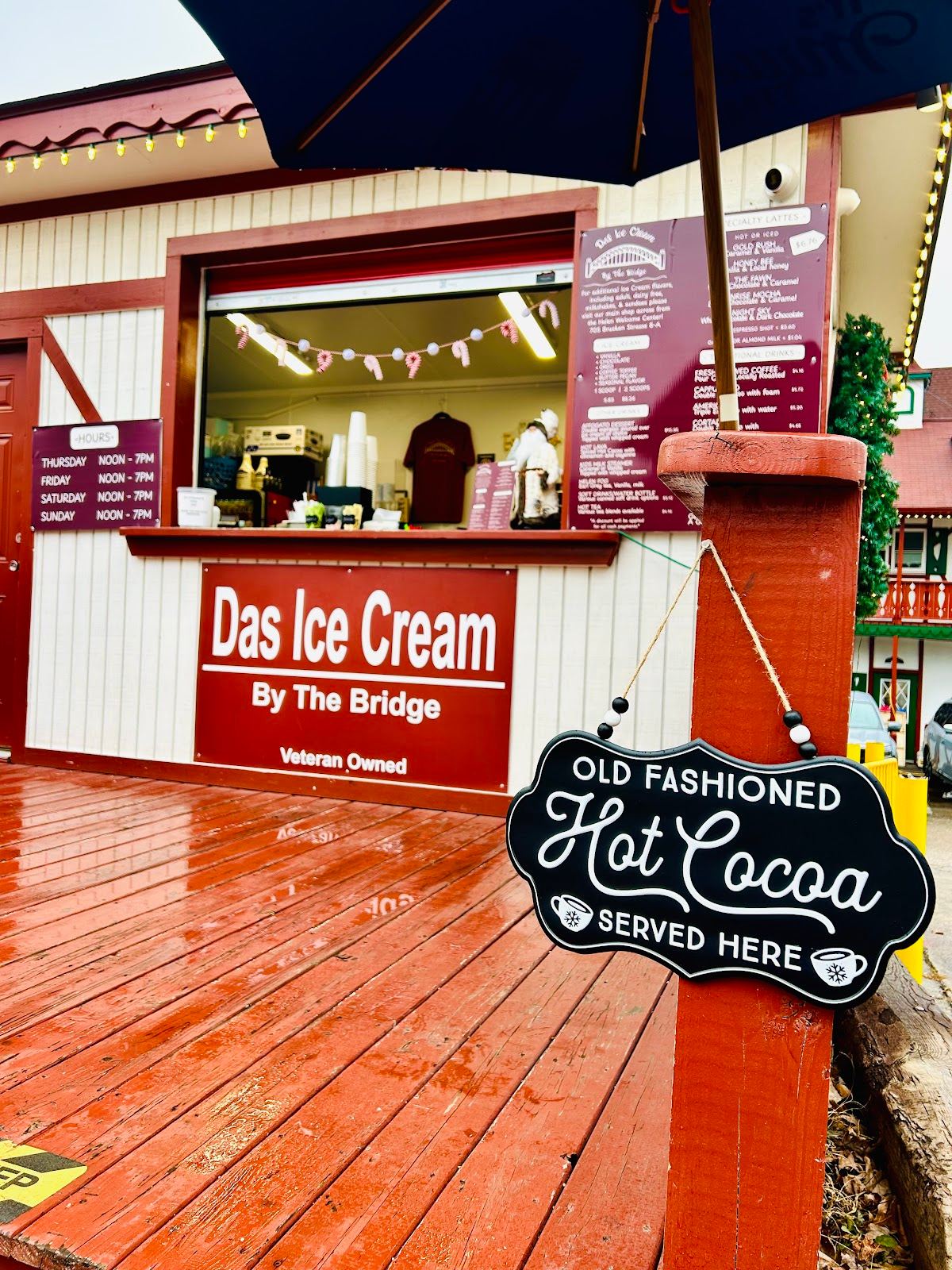 Das Ice Cream by the Bridge