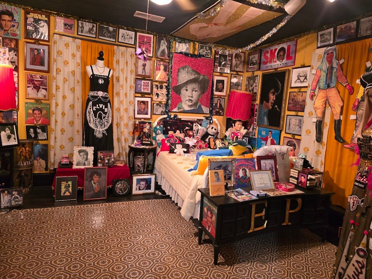 Loudermilk Boarding House & Everything Elvis Museum