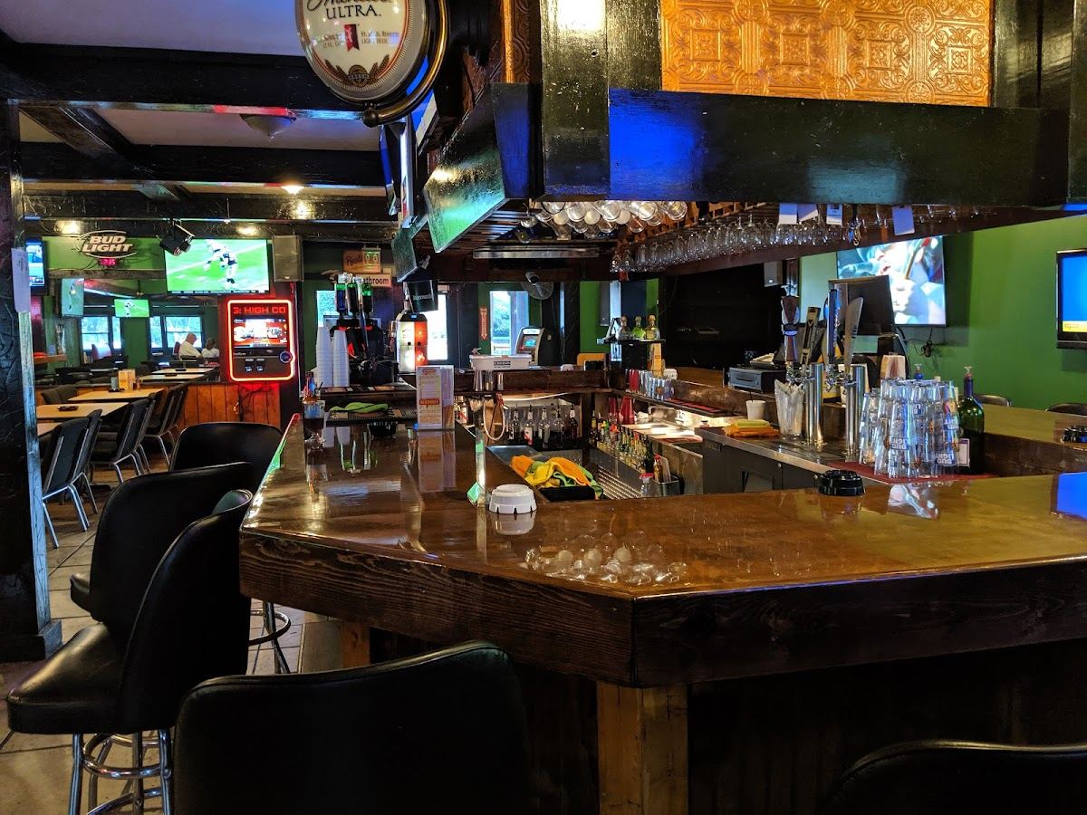 Mondays Pub