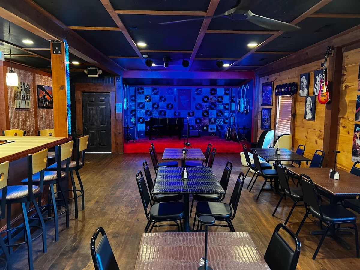 Route 76 Roadhouse Bar & Grill