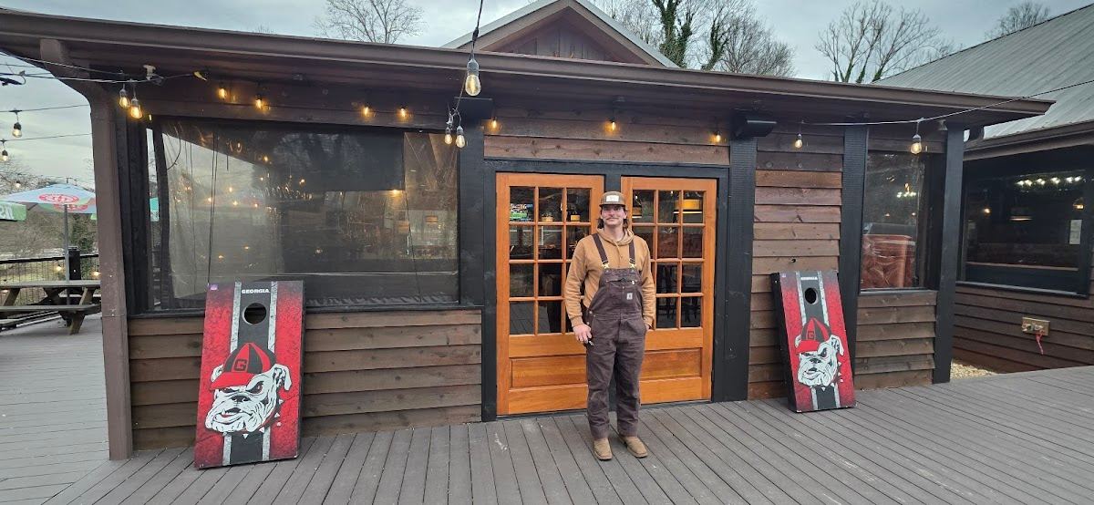 Rustic Cabin Bar & Grill LLC