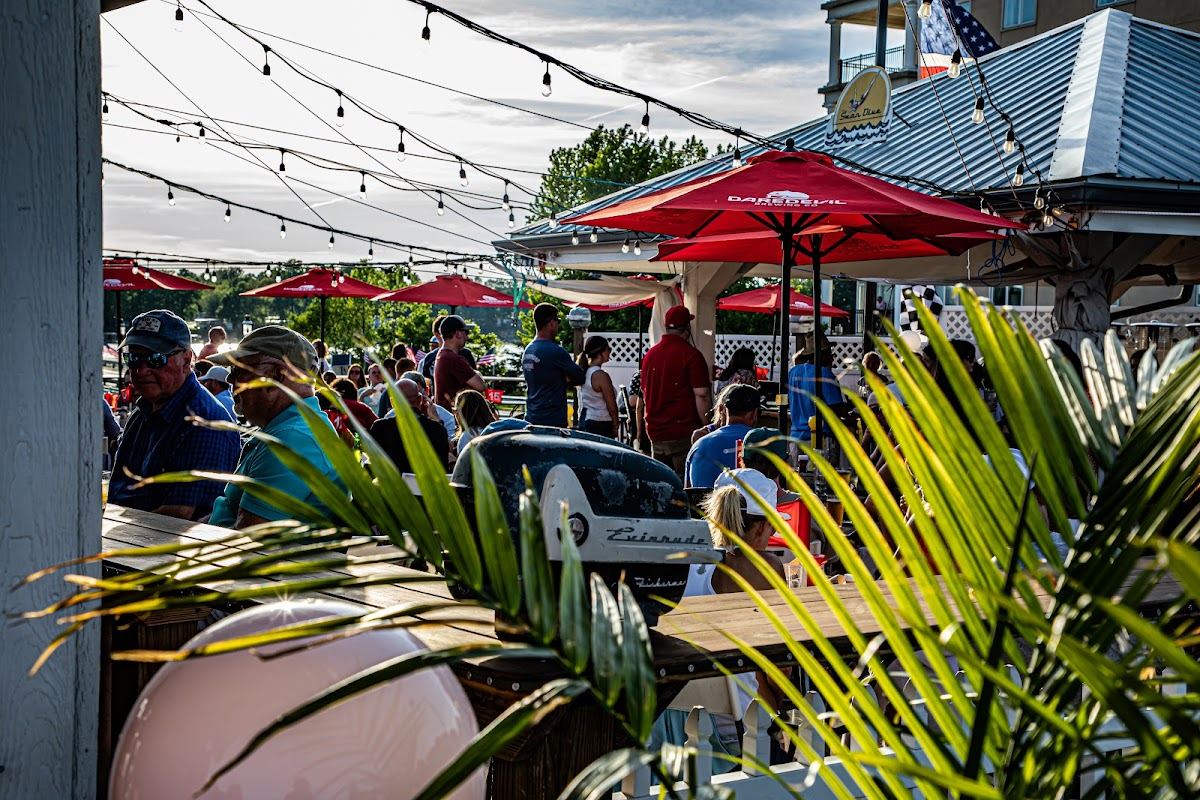 Boathouse Kitchen & Swan Dive