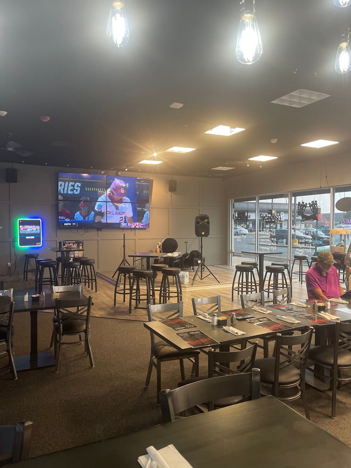 Little Ro's Pub & Eatery karaoke