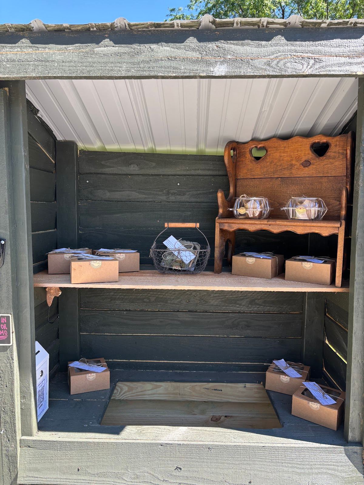 The Honeycomb Bakestand