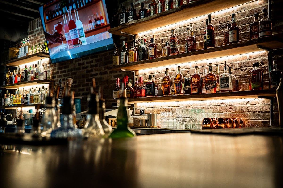 Big Hoffa's Smokehouse and Tavern