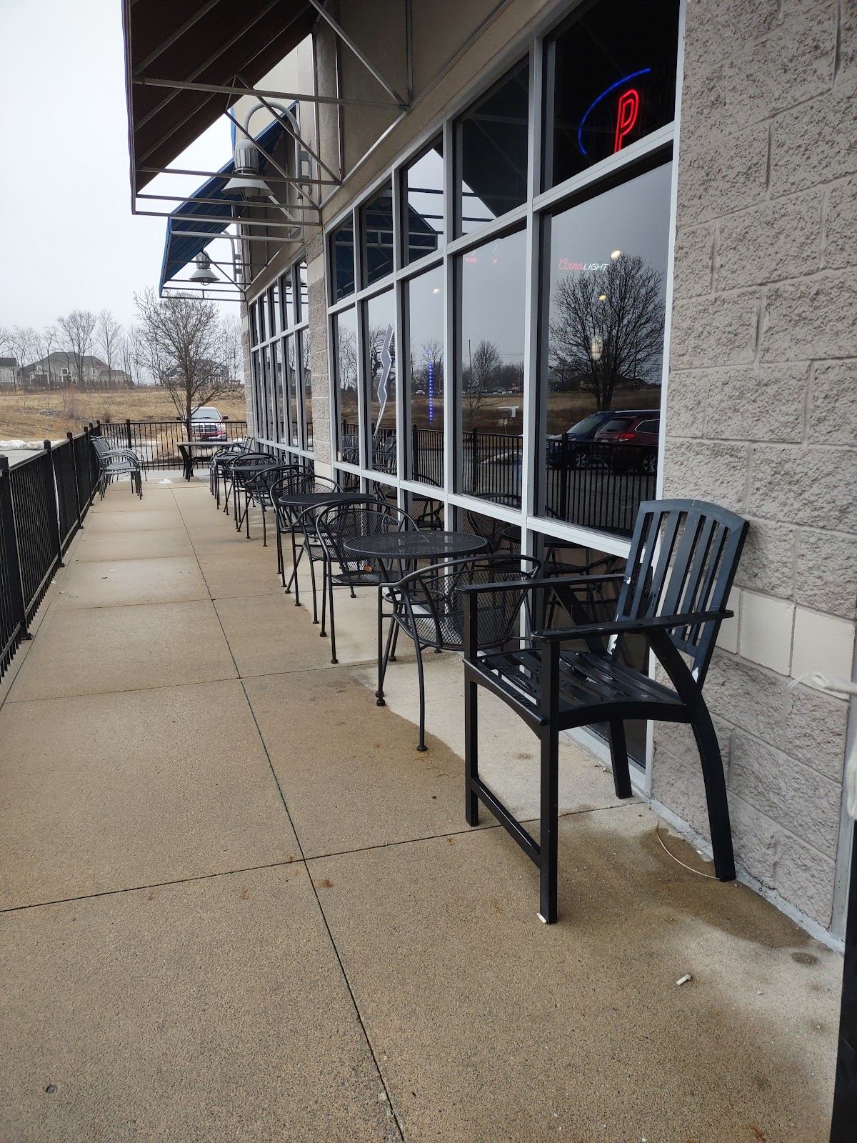 Flashbacks Family Bar & Grille