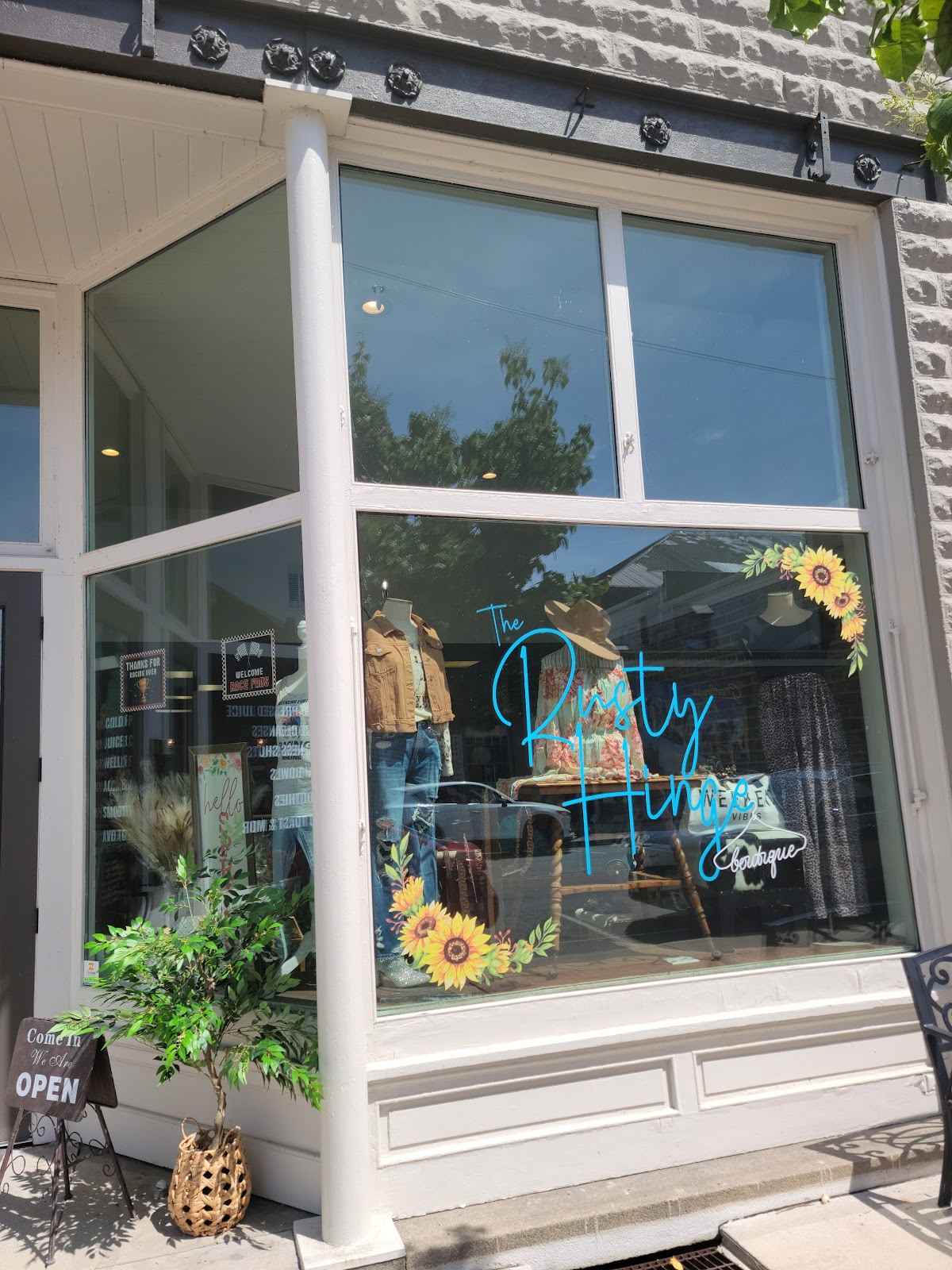 The Rusty Hinge Boutique