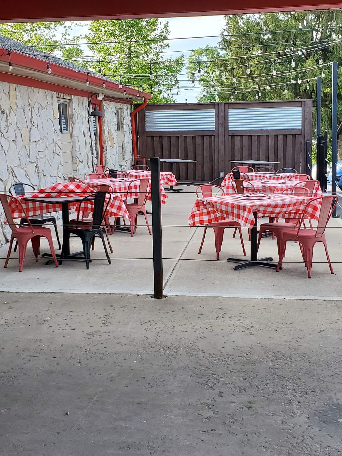 CJ's Pizza and Taproom