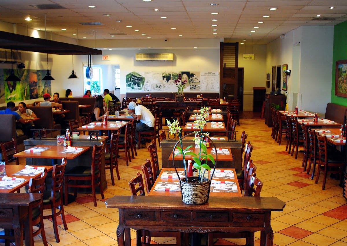 Max's Restaurant Waipahu, Cuisine of the Philippines