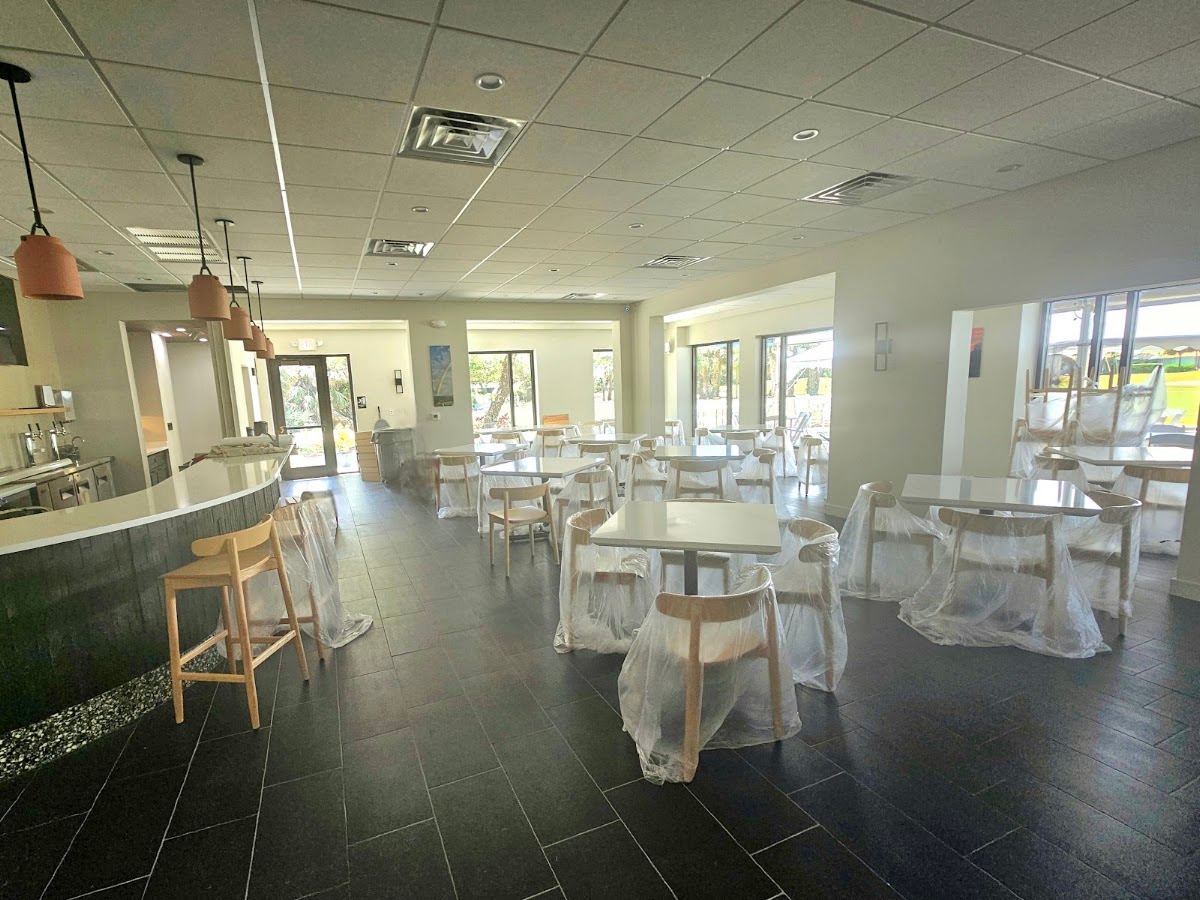 Aqua Bar & Grill