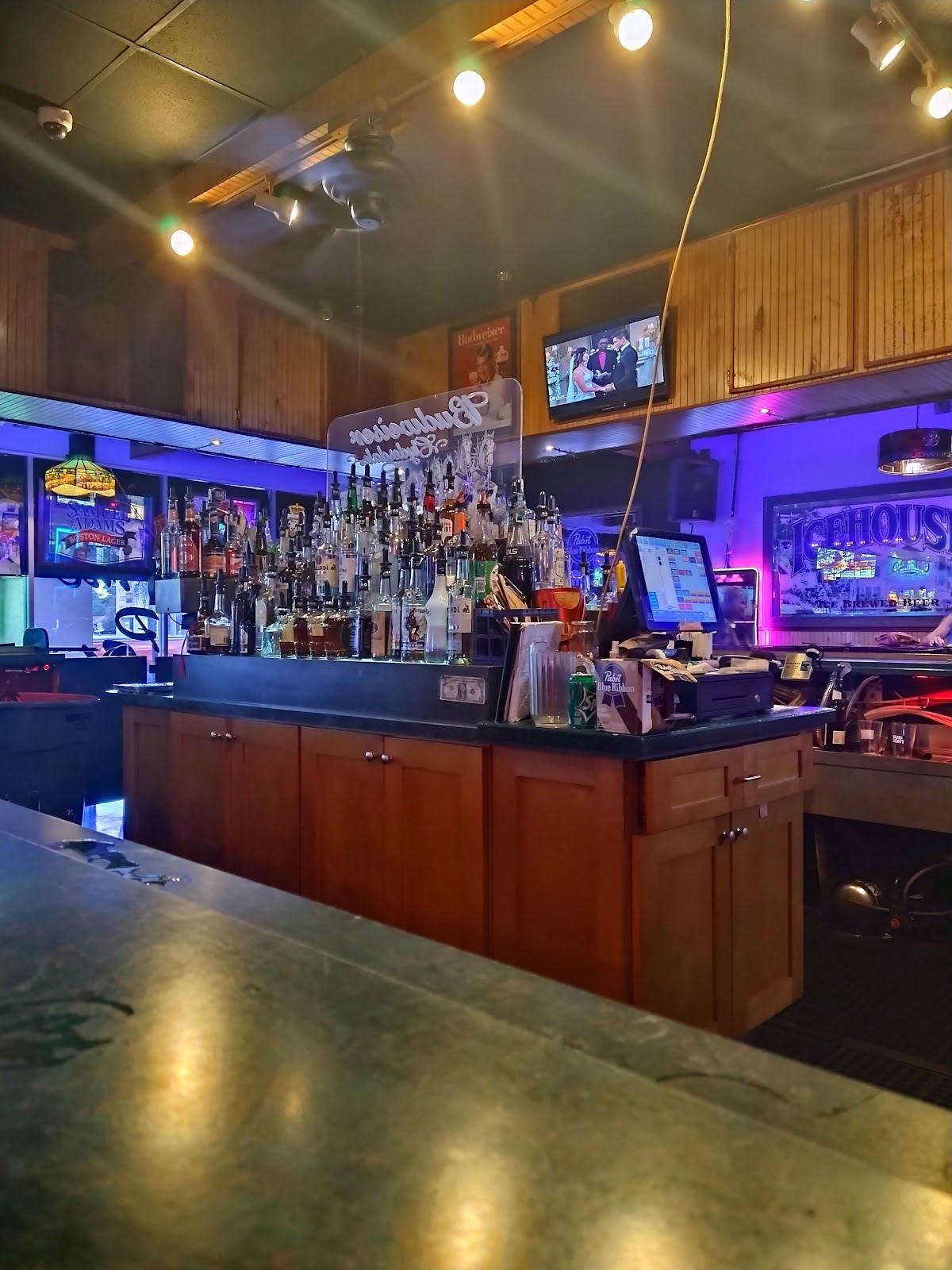Lakewood Park Liquors & Pub