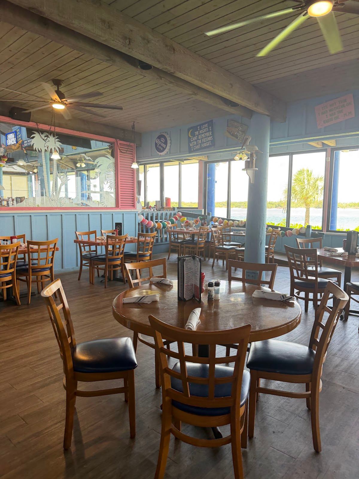 Manatee Island Bar & Grill