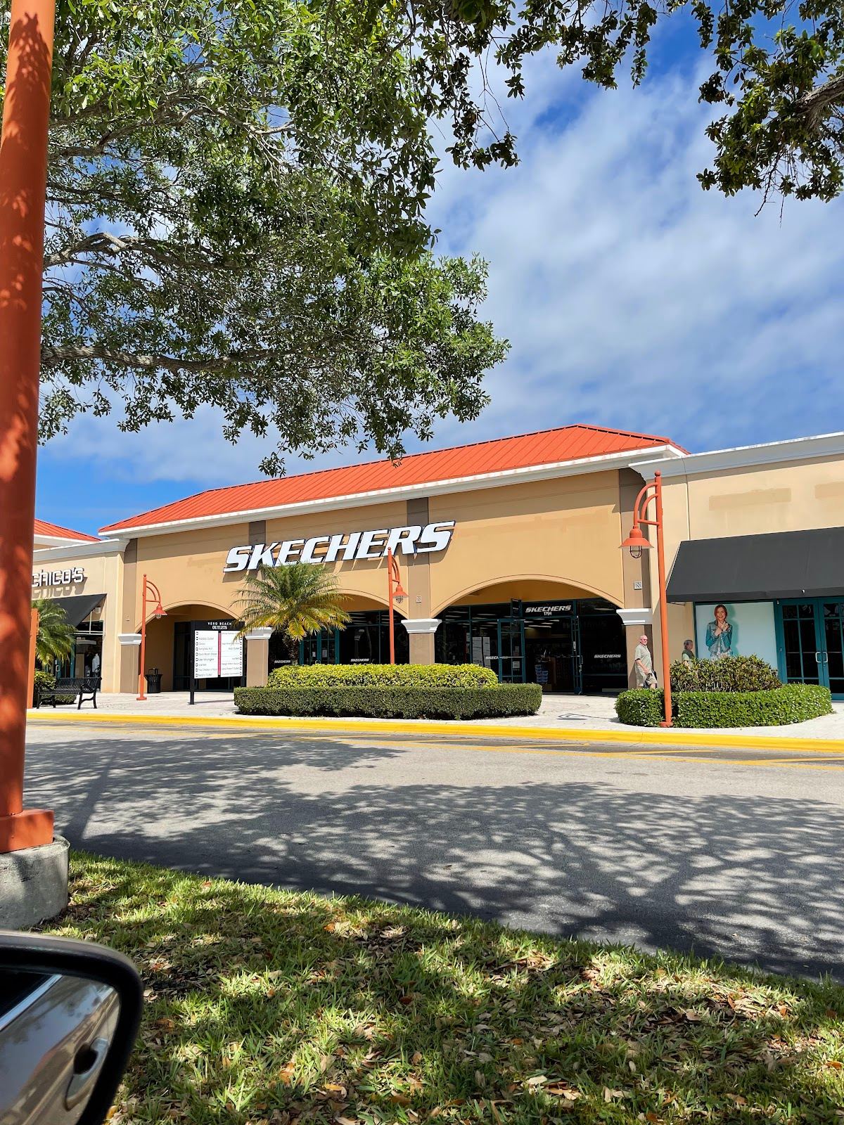 SKECHERS Factory Outlet