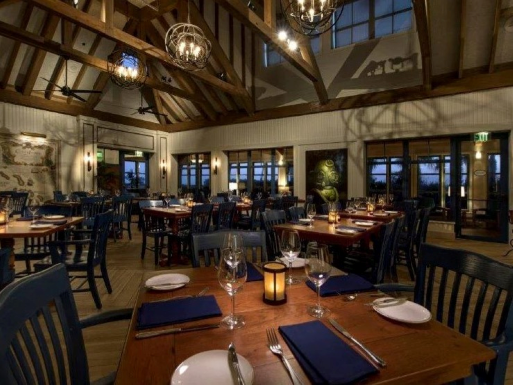 Wind & Waves Grill