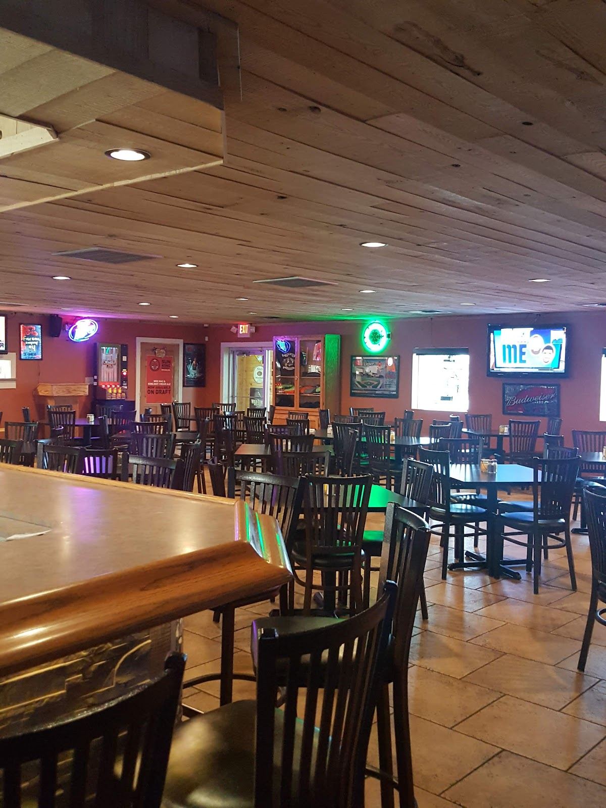 Crowbar Restaurant & Lounge