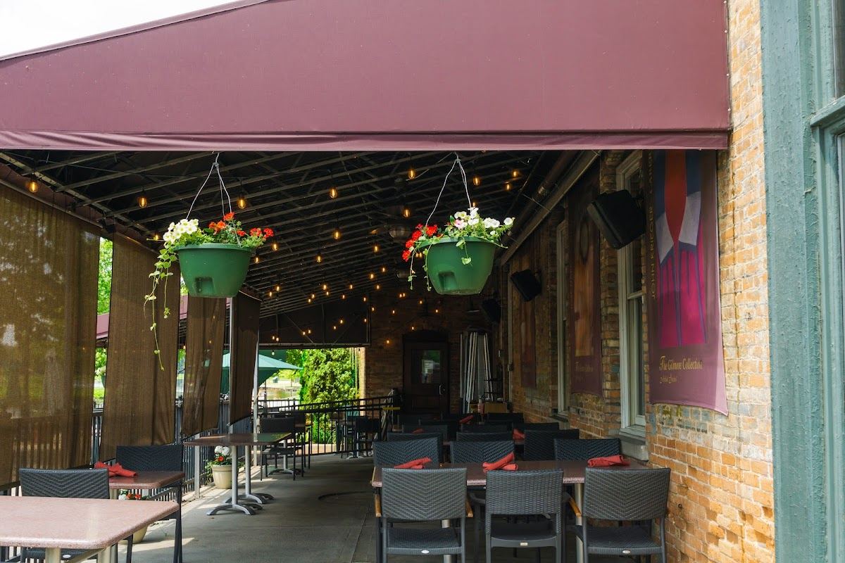 Flat River Grill