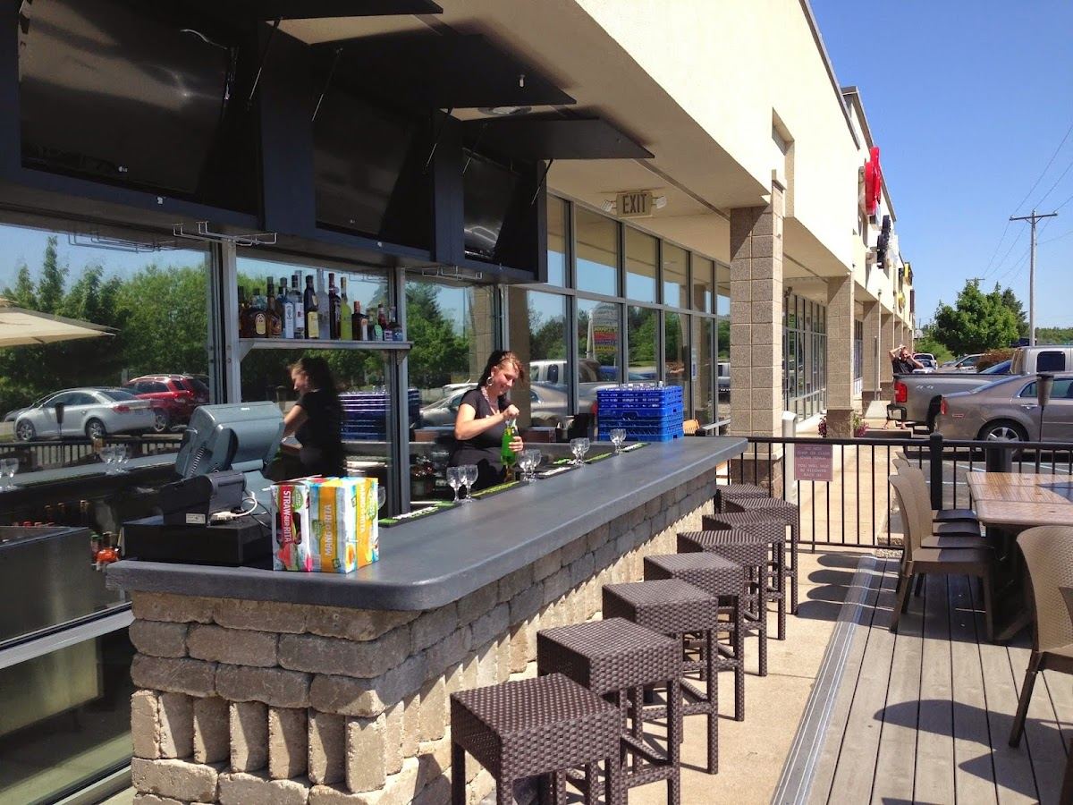 Flo's Pizzeria Ristorante & Sports Bar