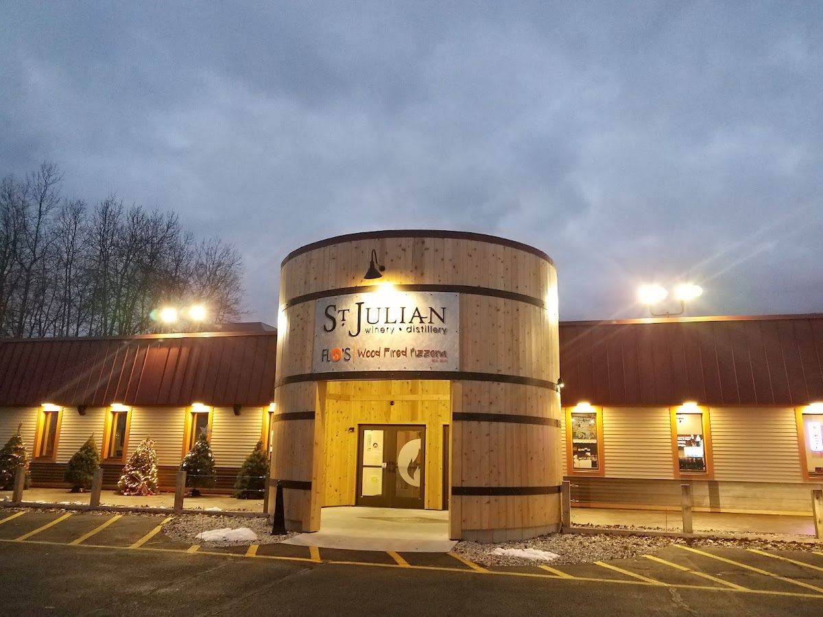 Flo's Wood Fired Pizzeria