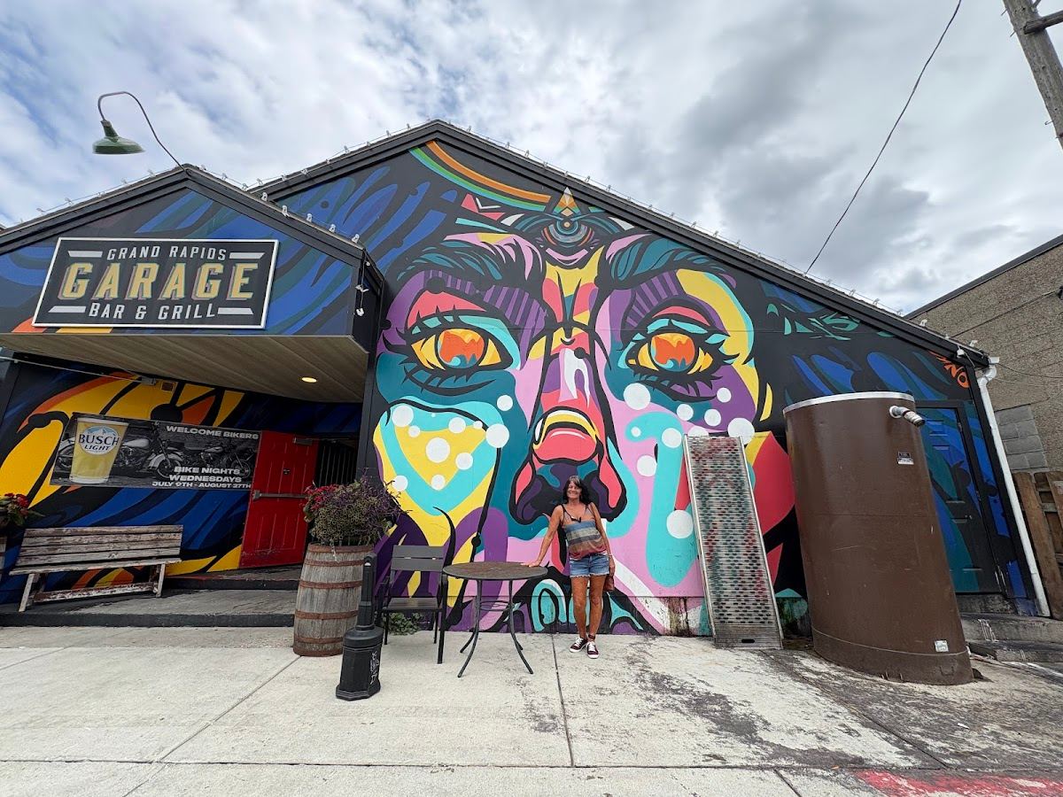 Grand Rapids Garage Bar & Grill
