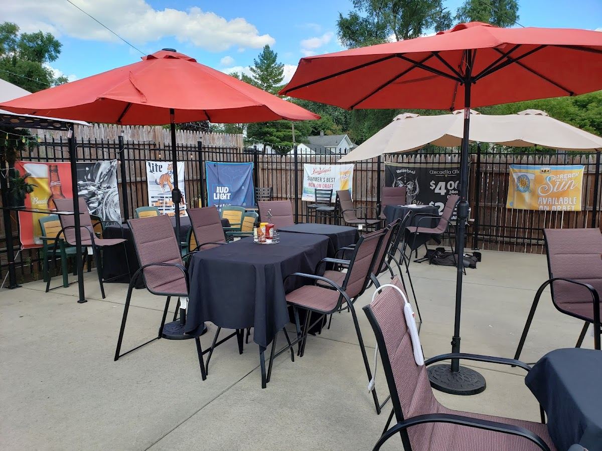 Manny's Bar and Grill